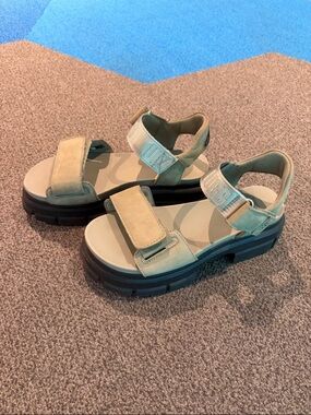 Ugg Ashton sandals size 8